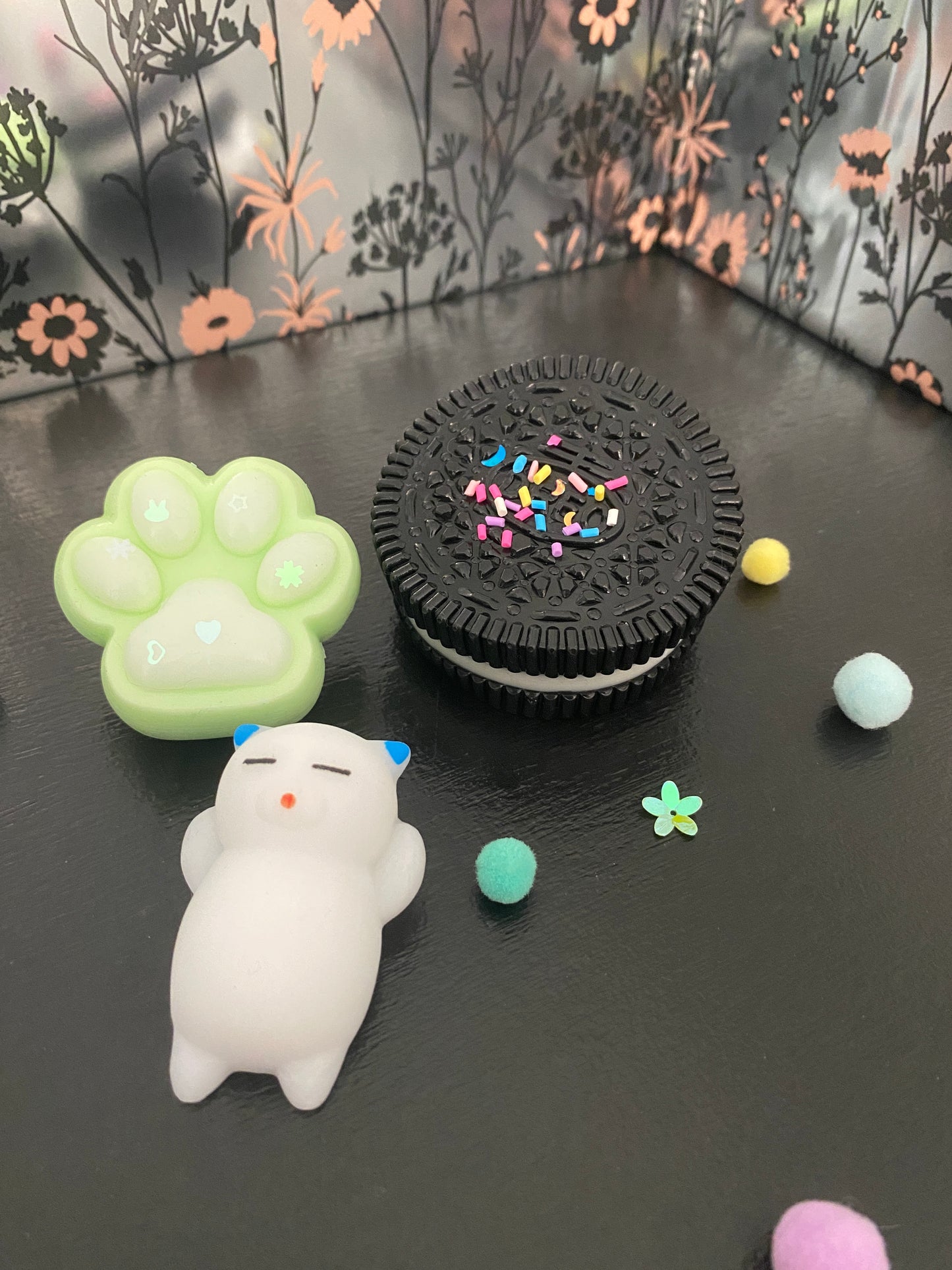 🍪 Oreo noir, patte verte & chat blanc