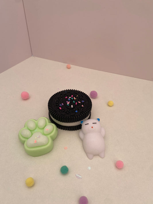 🍪 Oreo noir, patte verte & chat blanc