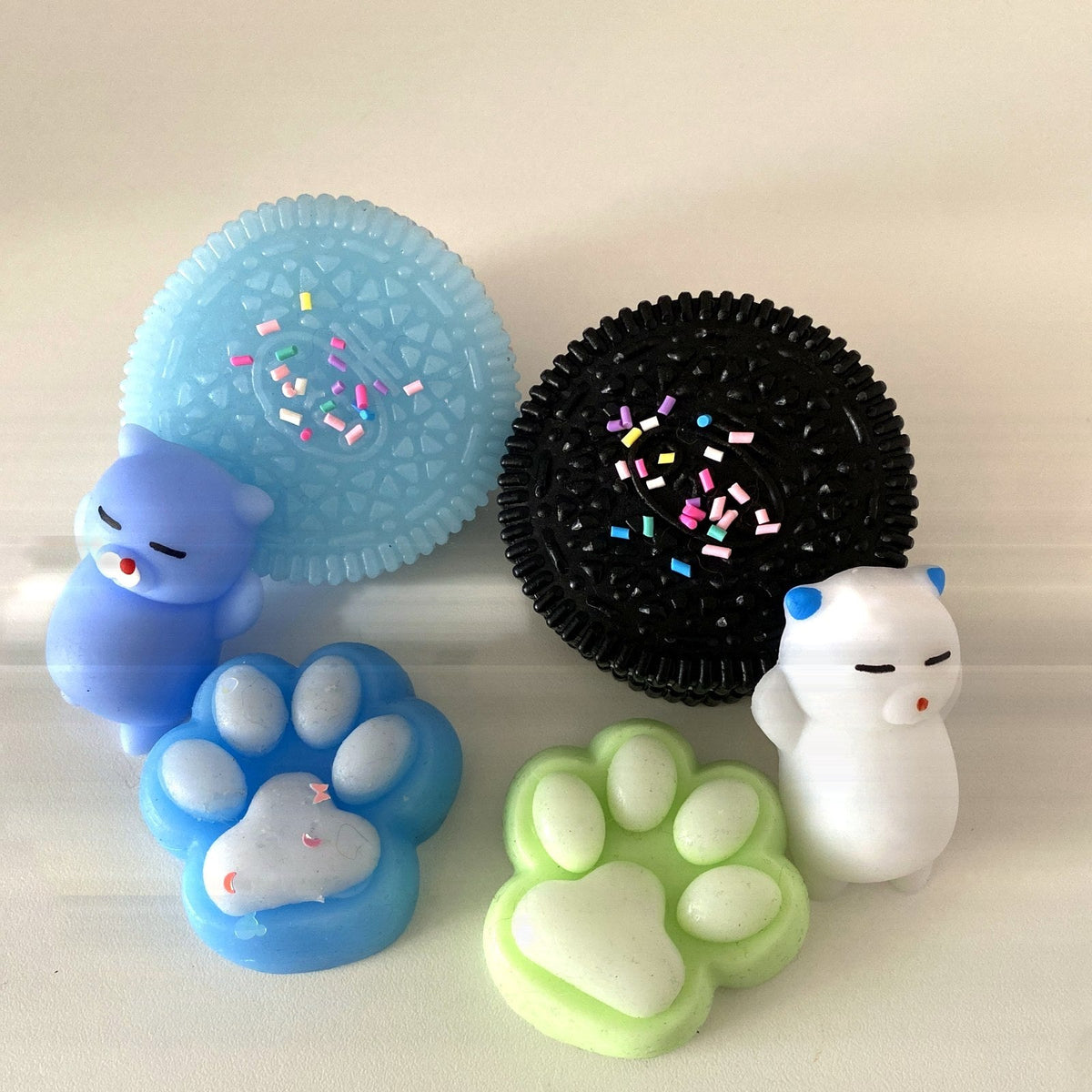 Set de 6 squishys kawaii anti-stress CLADEA : cookies, pattes de chat et chatons