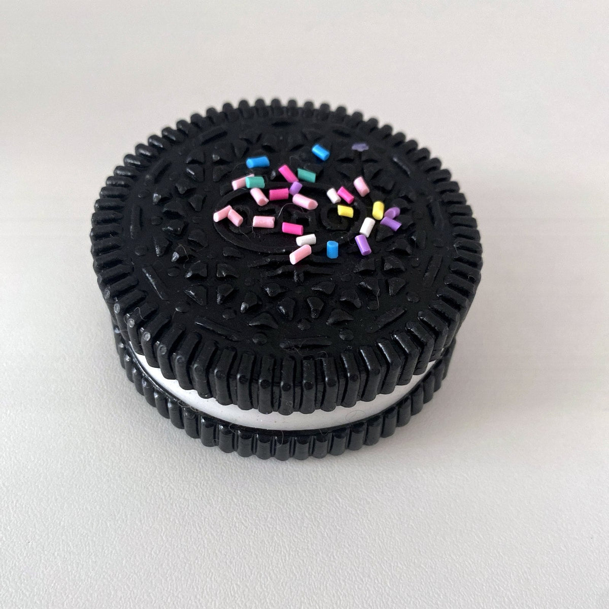 Squishy cookie noir kawaii CLADEA, anti-stress à retour lent